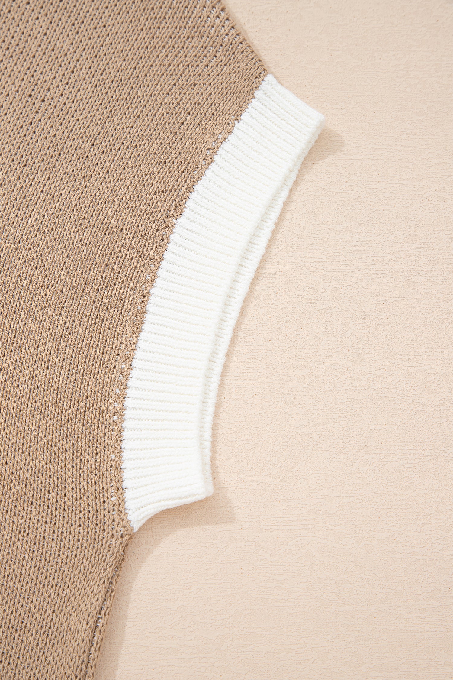 Goat Horse Shoe Pattern Contrast Trim Short Sleeve Sweater