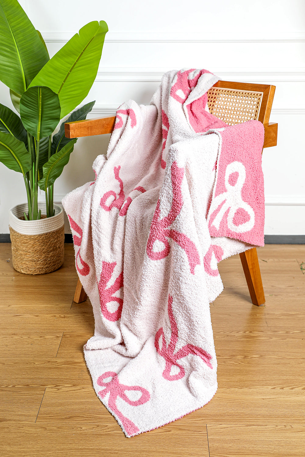 Pink Bow Cozy Soft Throw Blanket