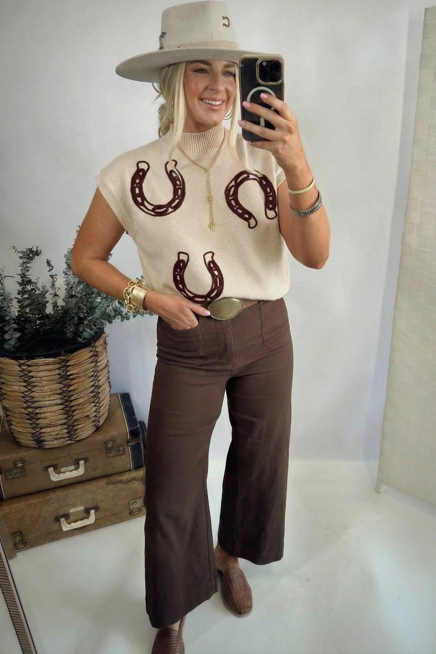 Horseshoes Short Sleeve Sweater